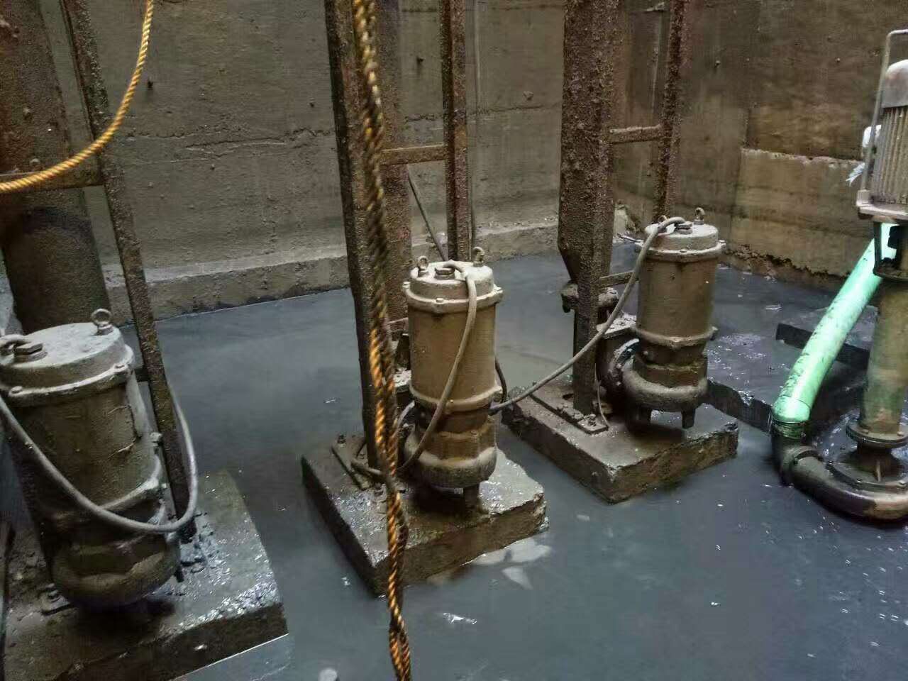 凤县污水池清理