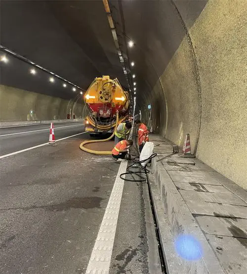 凤县隧道排水渠清淤